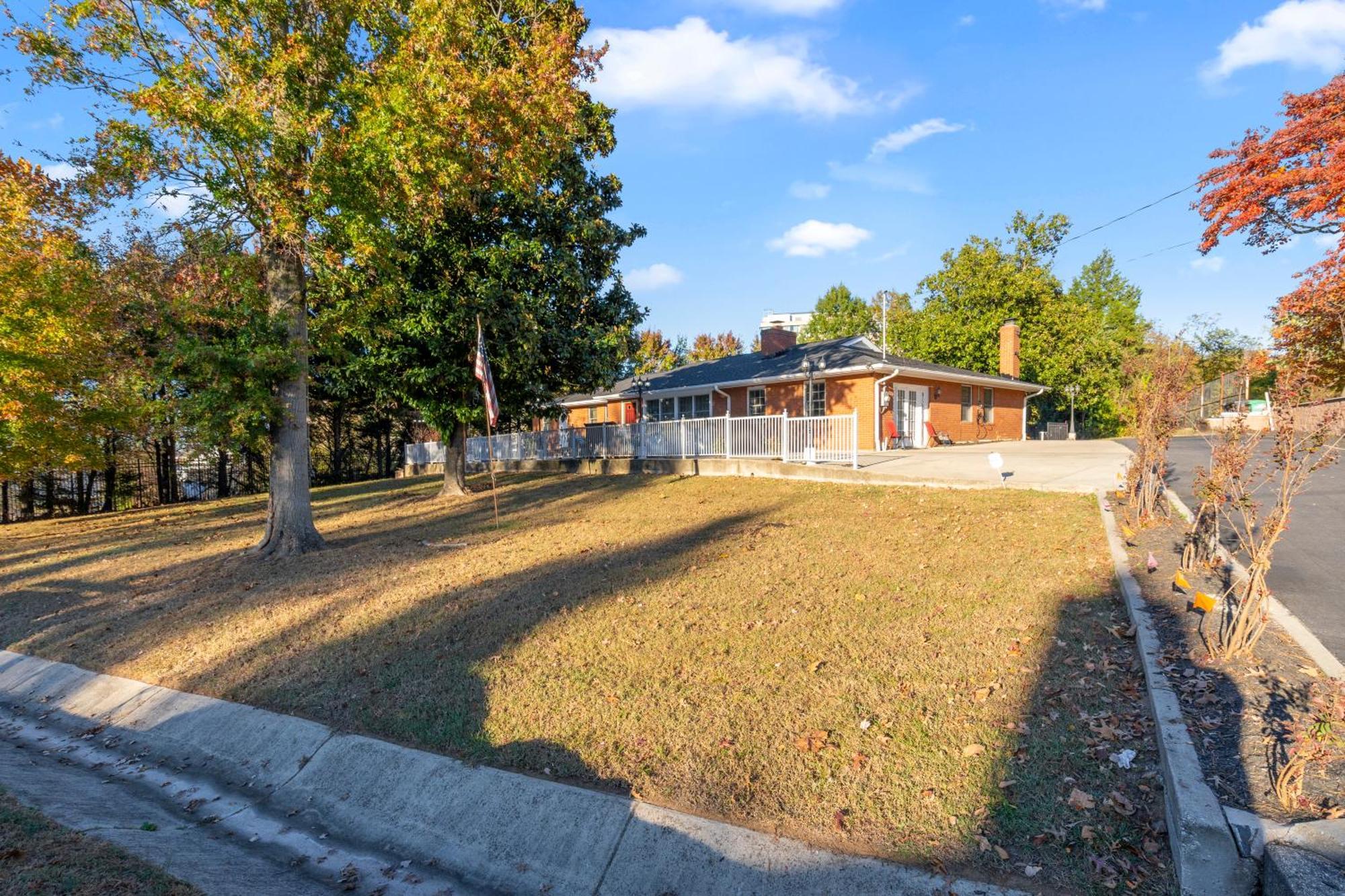 Modern & Comfy Suite Fort Washington Exterior photo